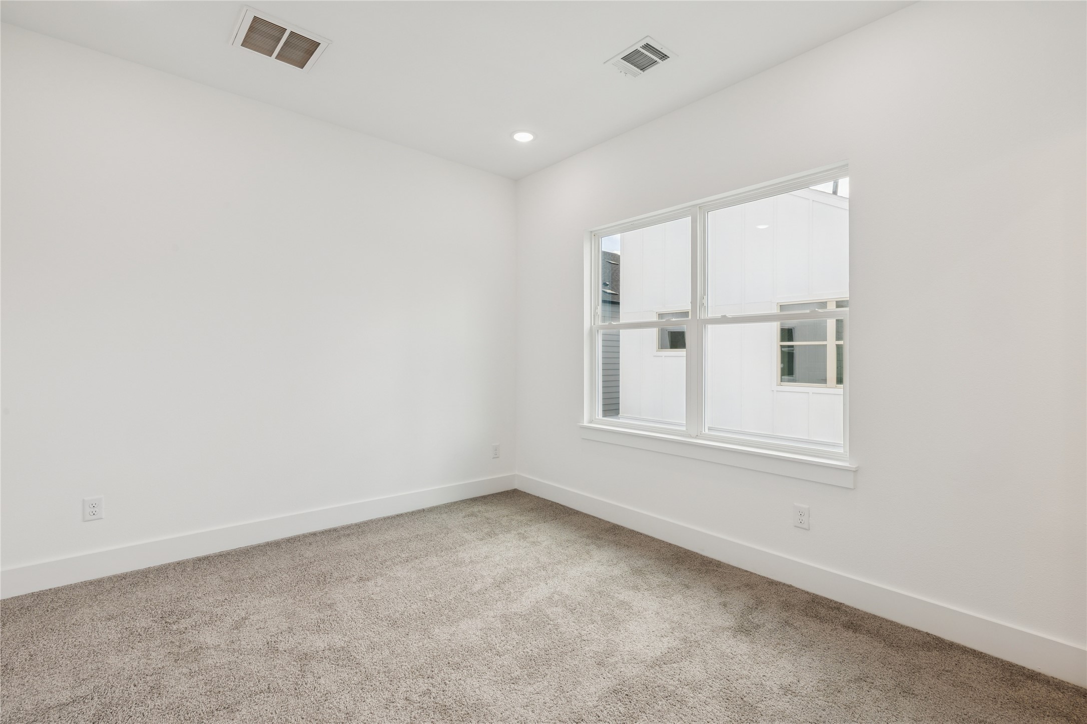 111 Milby Street Houston, TX 77003 - Photo 25 of 34 an empty room with window