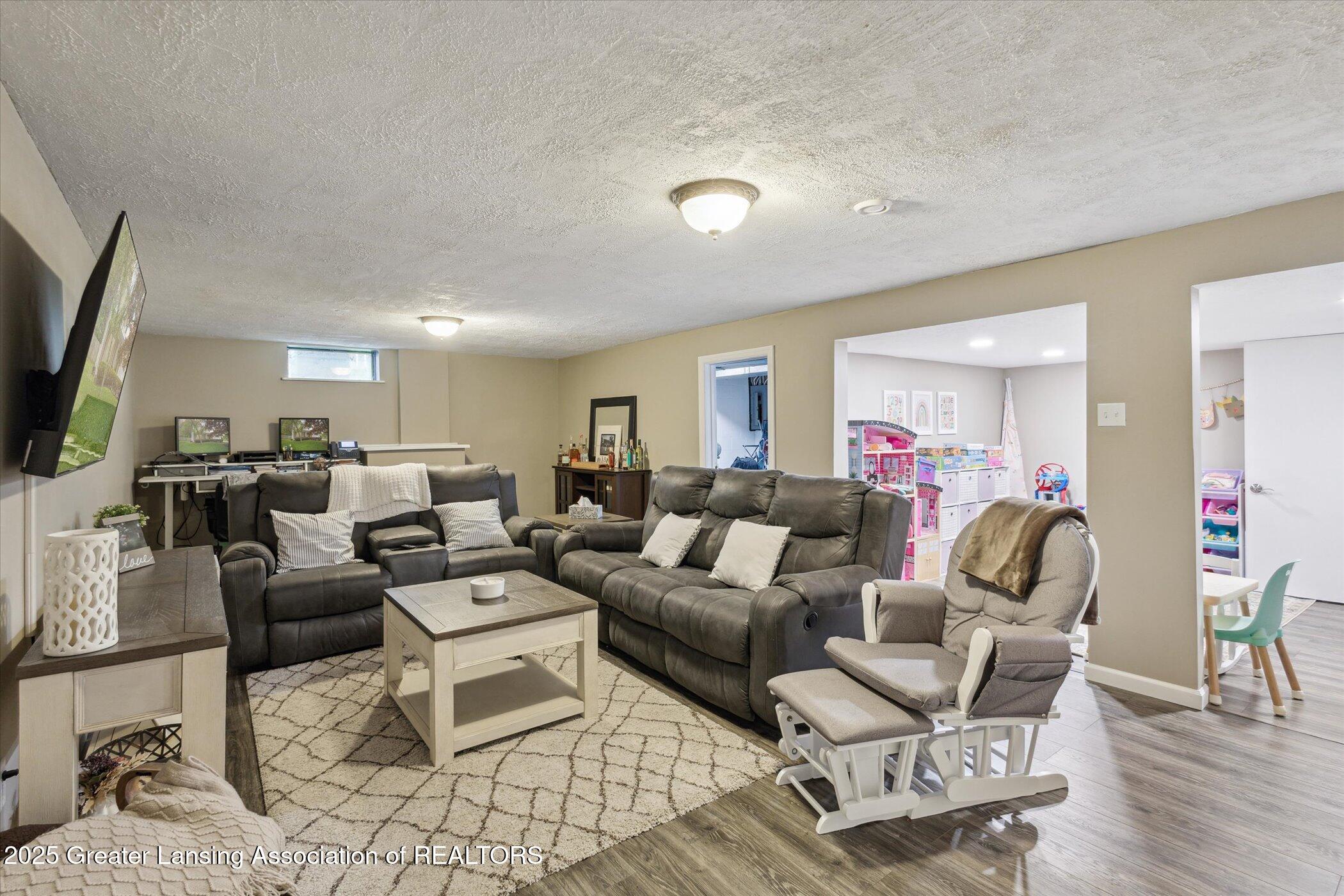 1347 North Creyts Road Lansing, MI 48917 - Photo 29 of 42 30-1347-N-Creyts-Rd-Lansing-MI-48917-Win