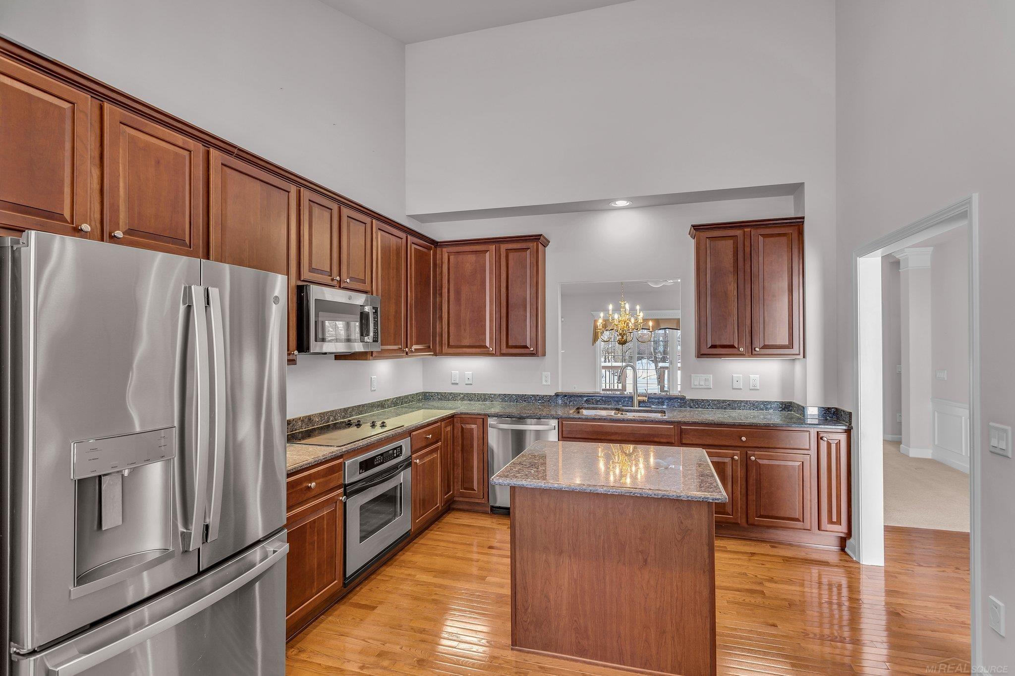 3697 Tremonte Circle Rochester, MI 48306 - Photo 9 of 29 50164637-2f9253d4-3090-4d62-9c50-eb0da4c7ec59.JPG