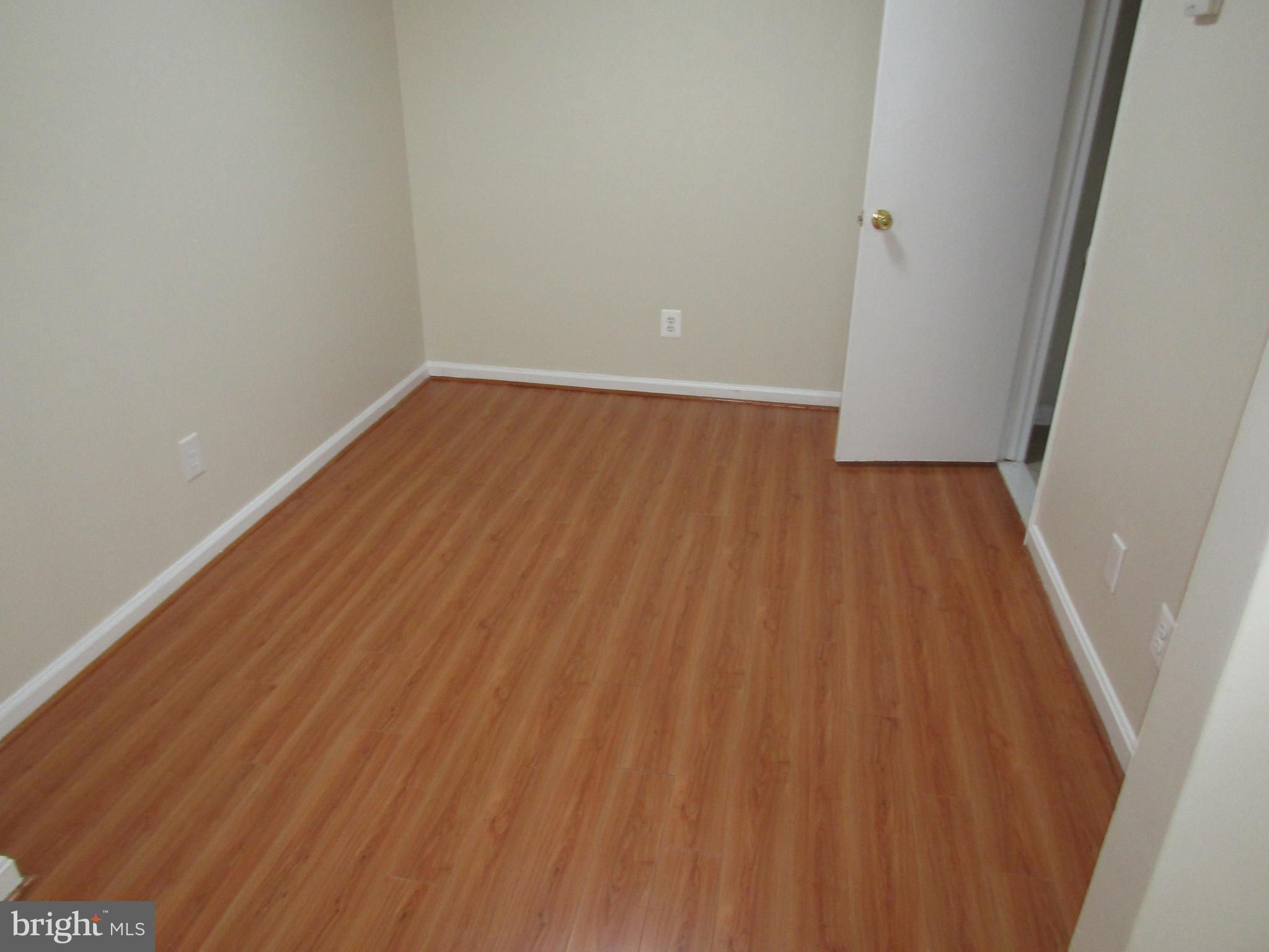 6013 Rabbit Hill Court Centreville, VA 20121 - Photo 12 of 54 Family Room with Half Bath