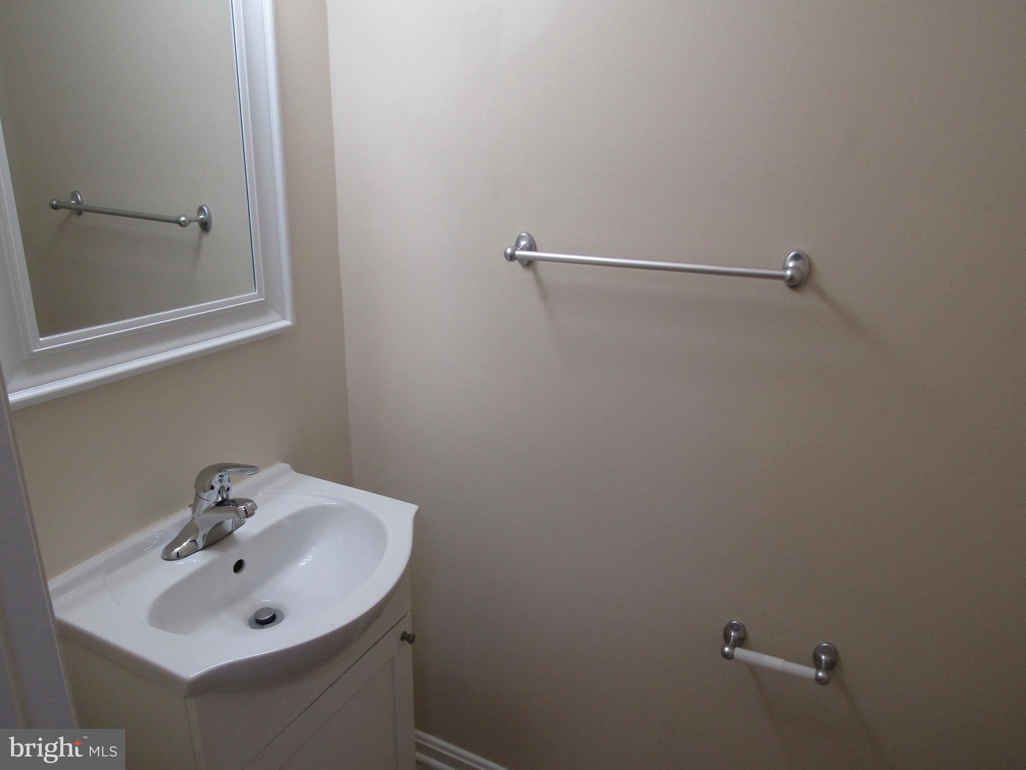 6013 Rabbit Hill Court Centreville, VA 20121 - Photo 14 of 54 Powder Room on Main Level