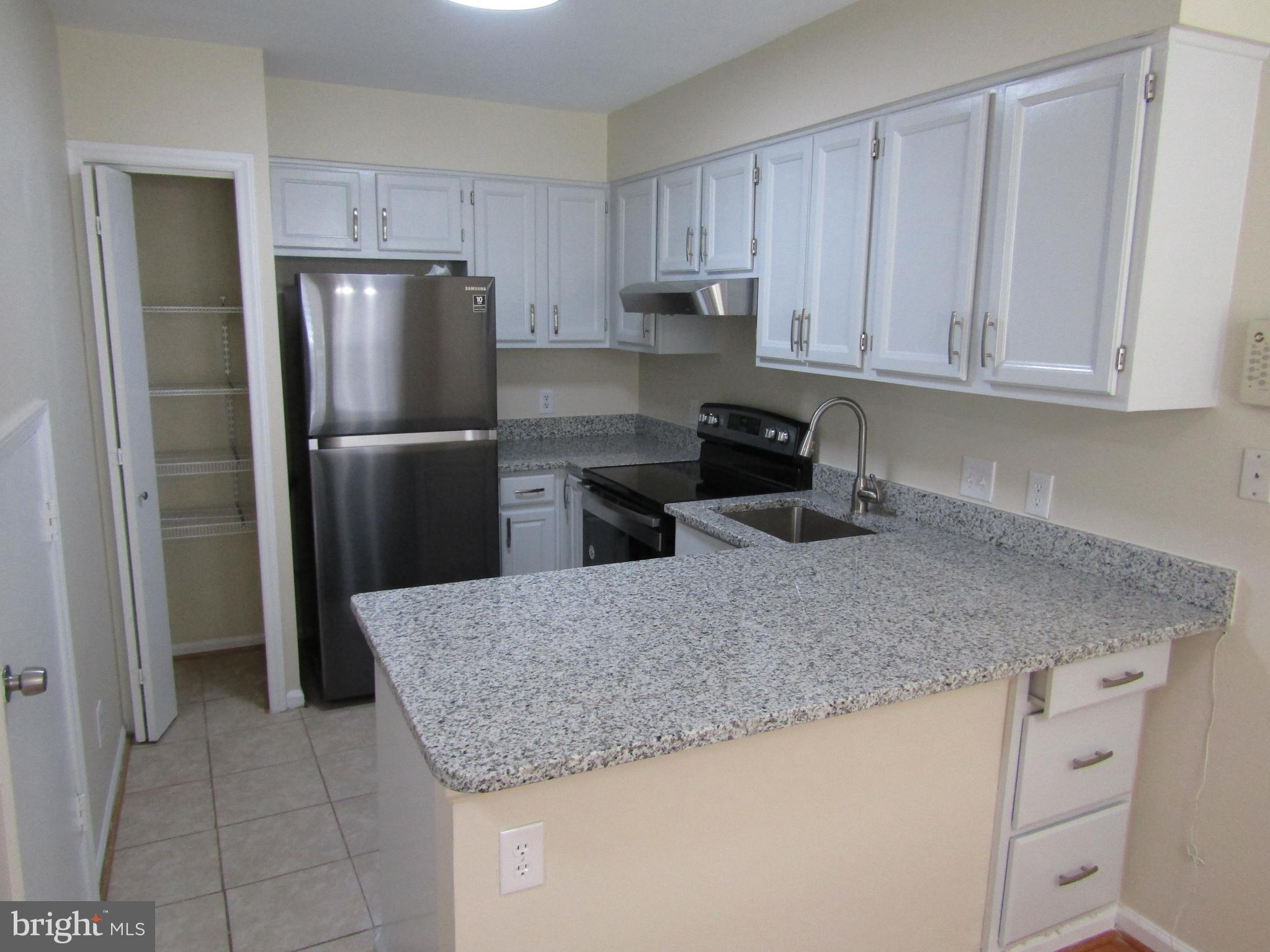 6013 Rabbit Hill Court Centreville, VA 20121 - Photo 18 of 54 Newly Upgraded Kitchen