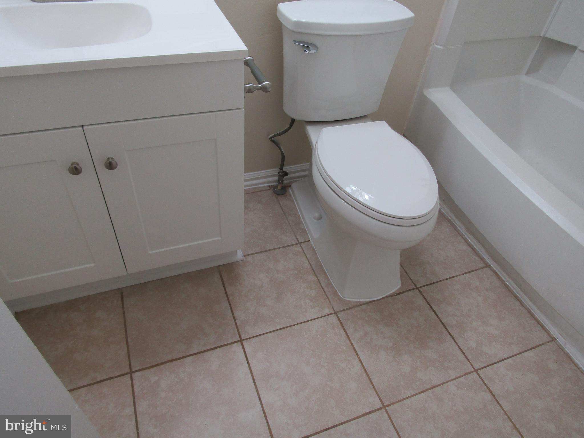 6013 Rabbit Hill Court Centreville, VA 20121 - Photo 38 of 54 Ceramic Tile in the Bath Room