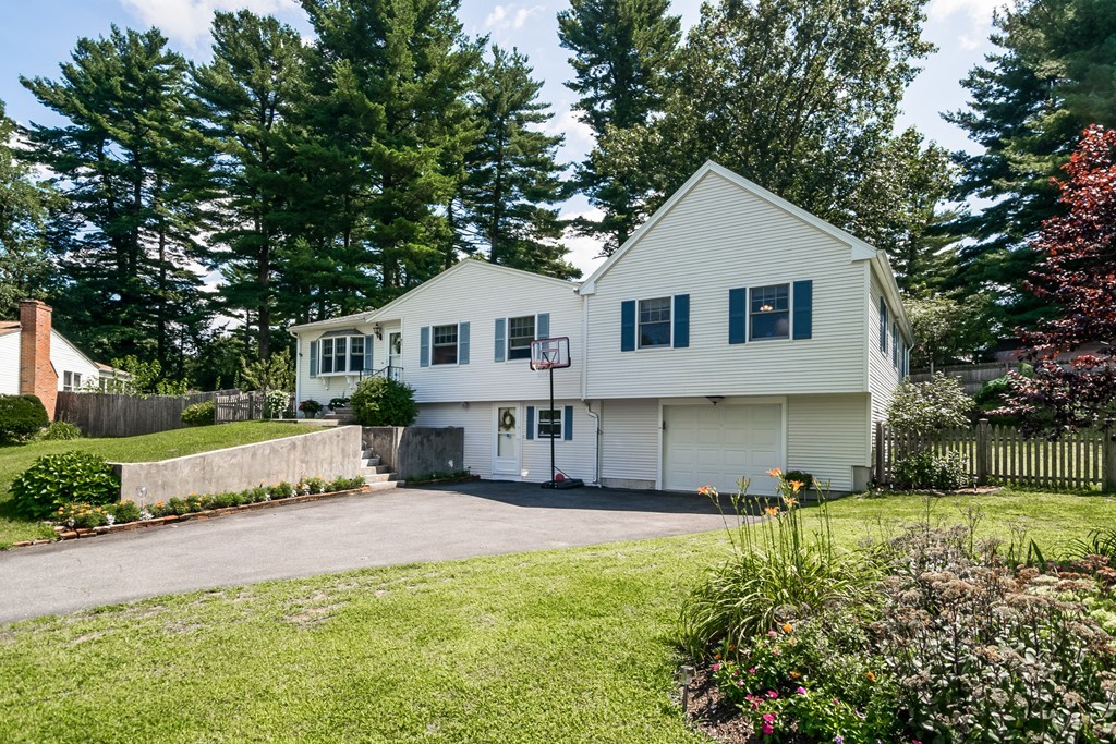 61 Gourley Road Springfield, MA 01129 - Photo 3 of 24