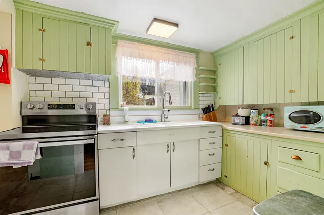 $230,000 | 162 Caswell Avenue, Derby, VT 05830