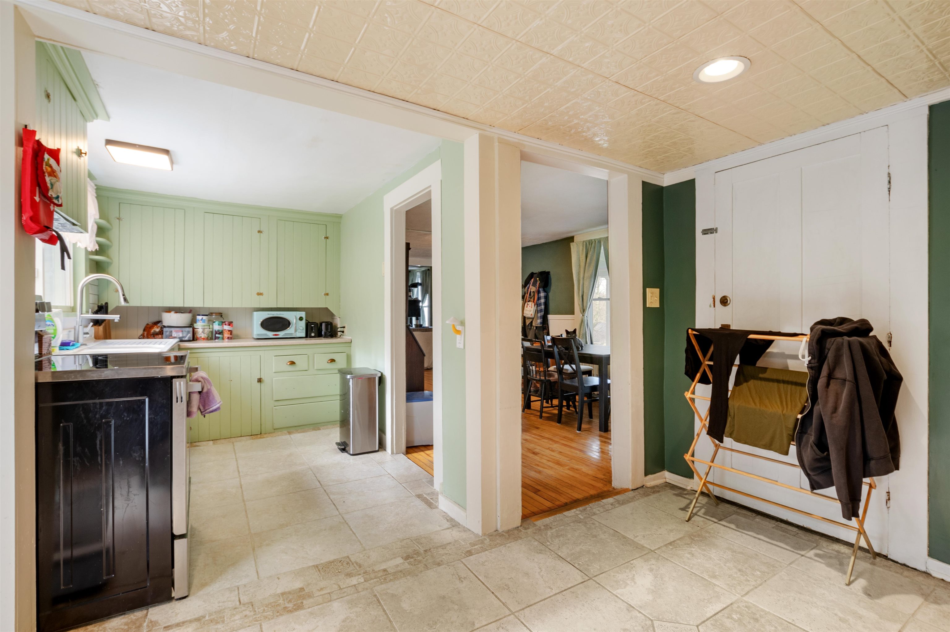 162 Caswell Avenue Derby, VT 05830 - Photo 4 of 53