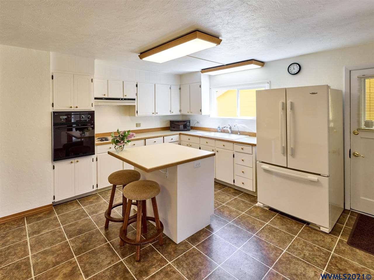 7062 Scism Road Northeast Silverton, OR 97381 - Photo 8 of 36