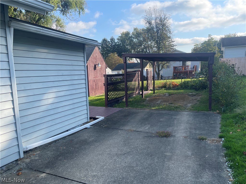 953 Davis Street Akron, OH 44310 - Photo 4 of 12 Carport