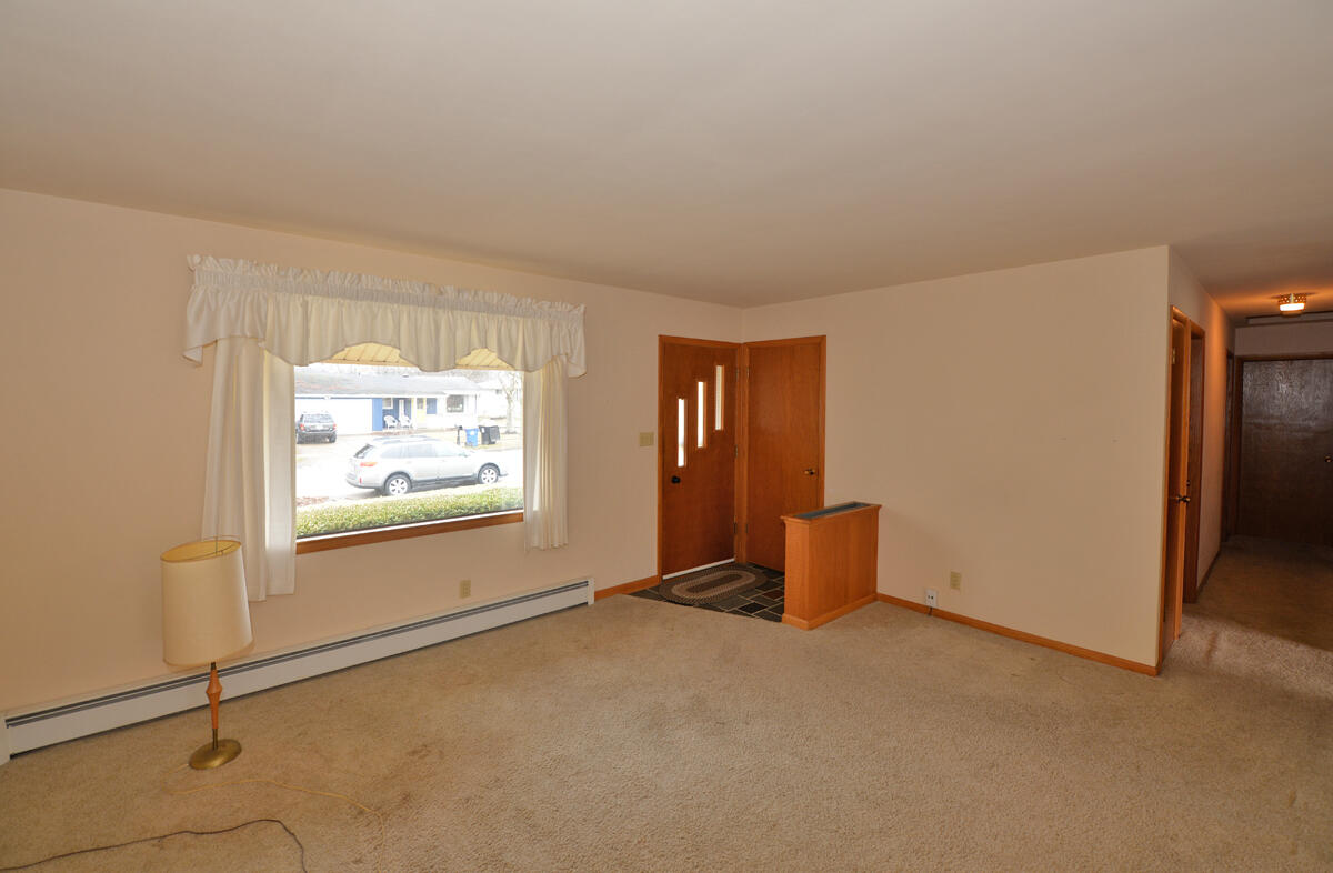 59 Virginia Street Racine, WI 53405 - Photo 4 of 29 104