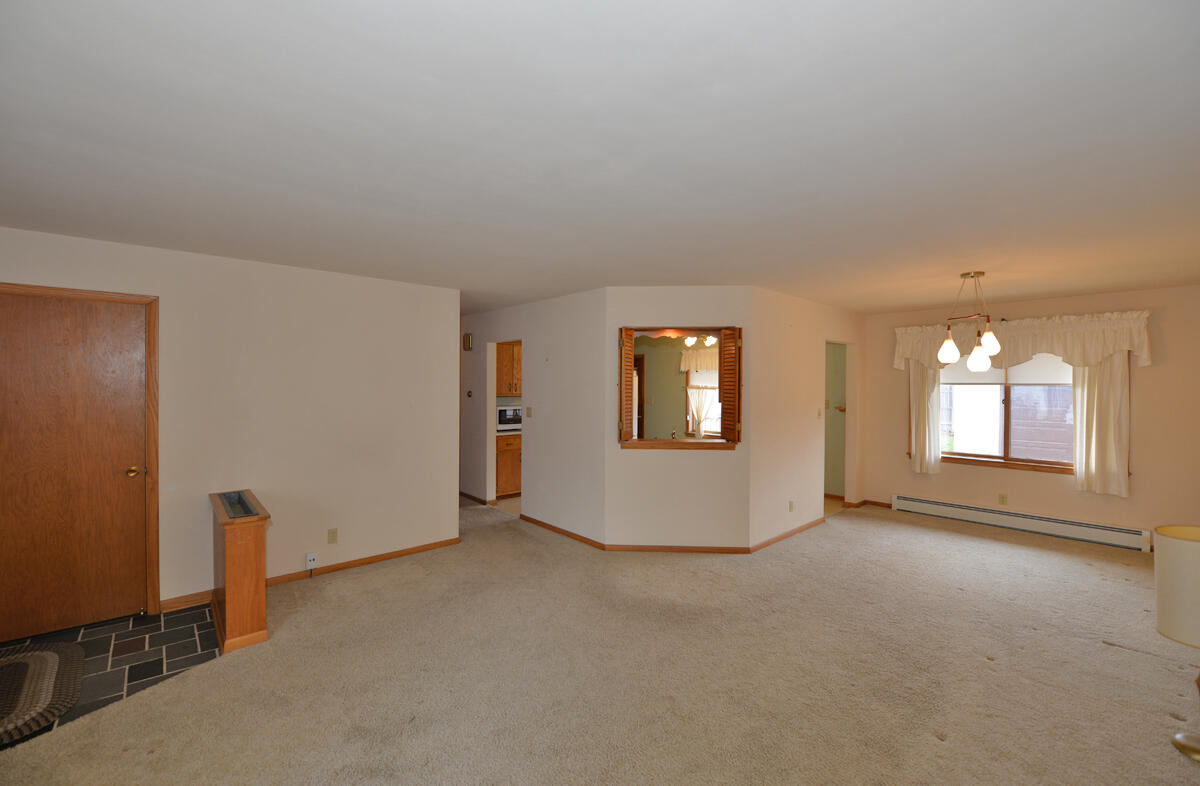 59 Virginia Street Racine, WI 53405 - Photo 5 of 29 105