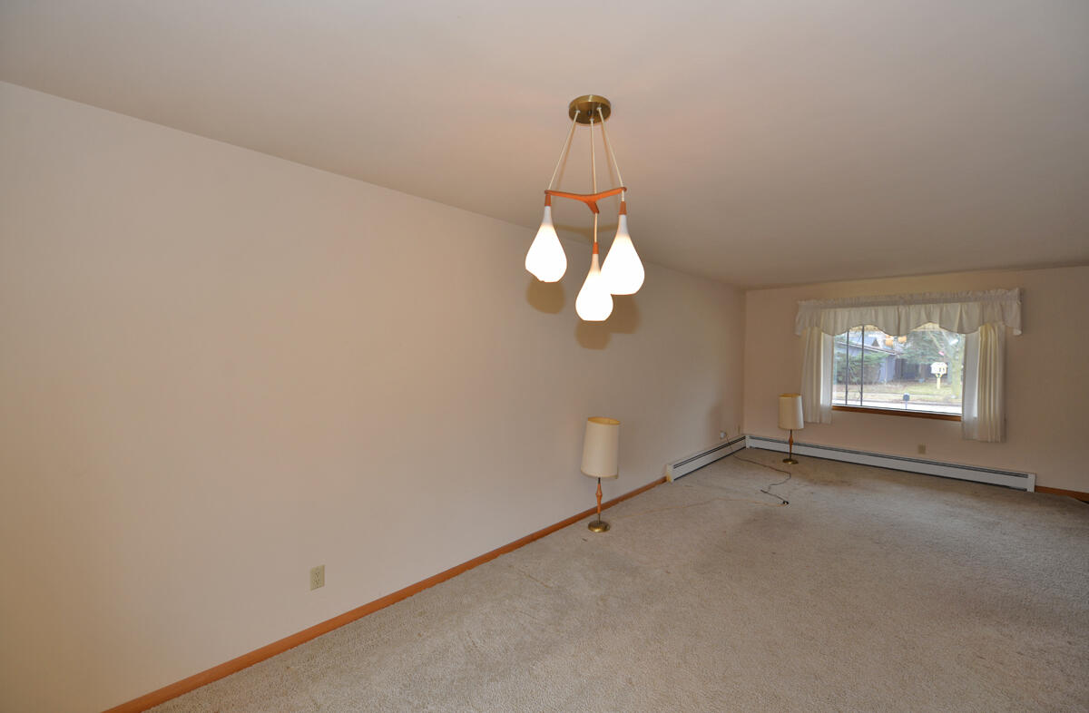 59 Virginia Street Racine, WI 53405 - Photo 6 of 29 107