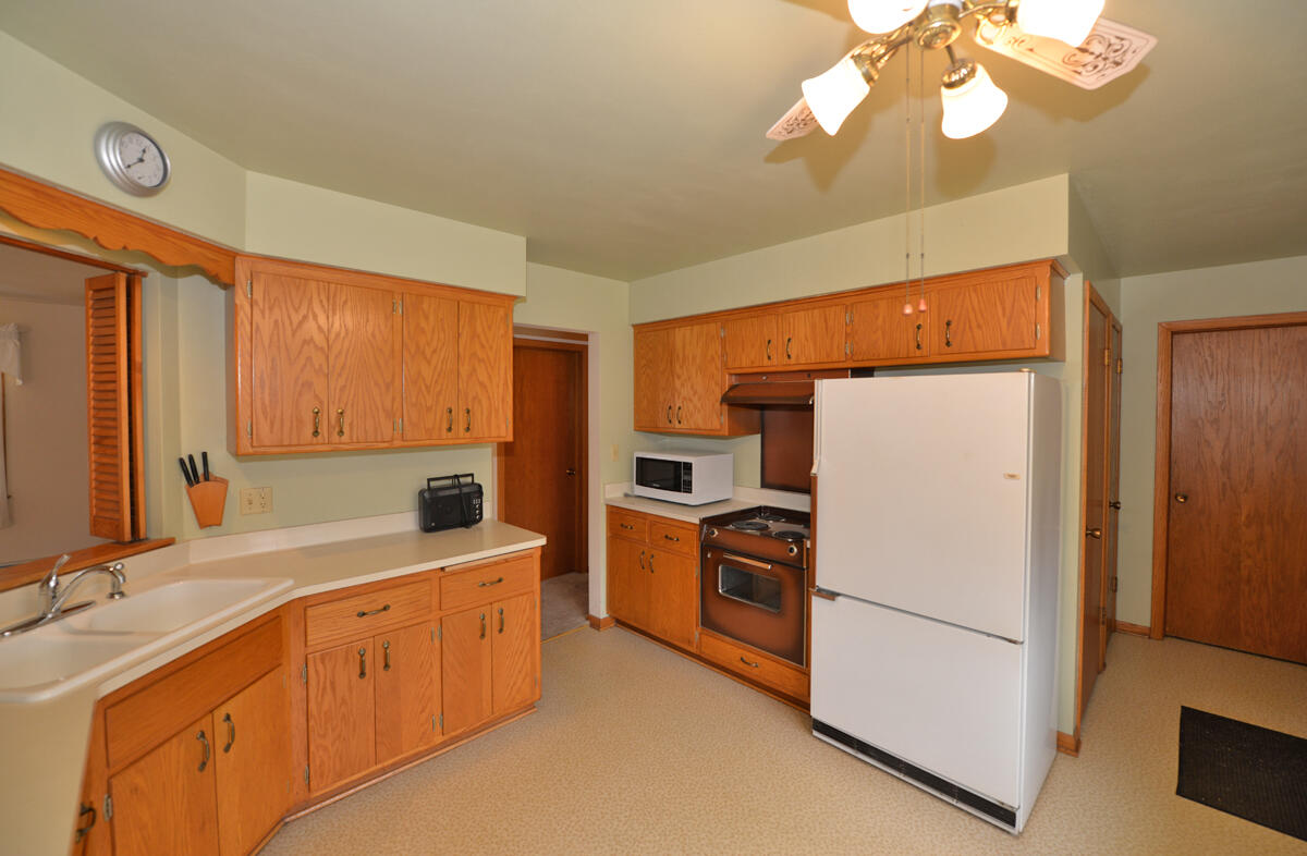 59 Virginia Street Racine, WI 53405 - Photo 9 of 29 110