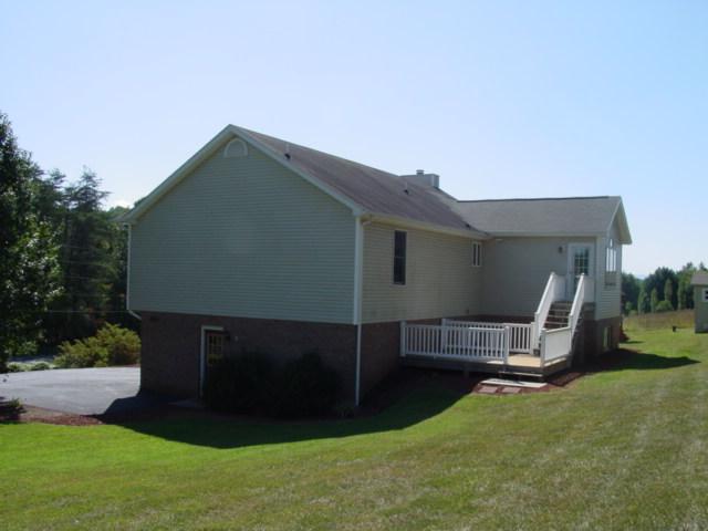 4661 Nemmo Road Vinton, VA 24179 - Photo 2 of 34 a view of a backyard with couches plants and large trees