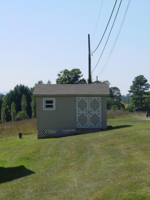 4661 Nemmo Road Vinton, VA 24179 - Photo 3 of 34 a front view of a house with a yard