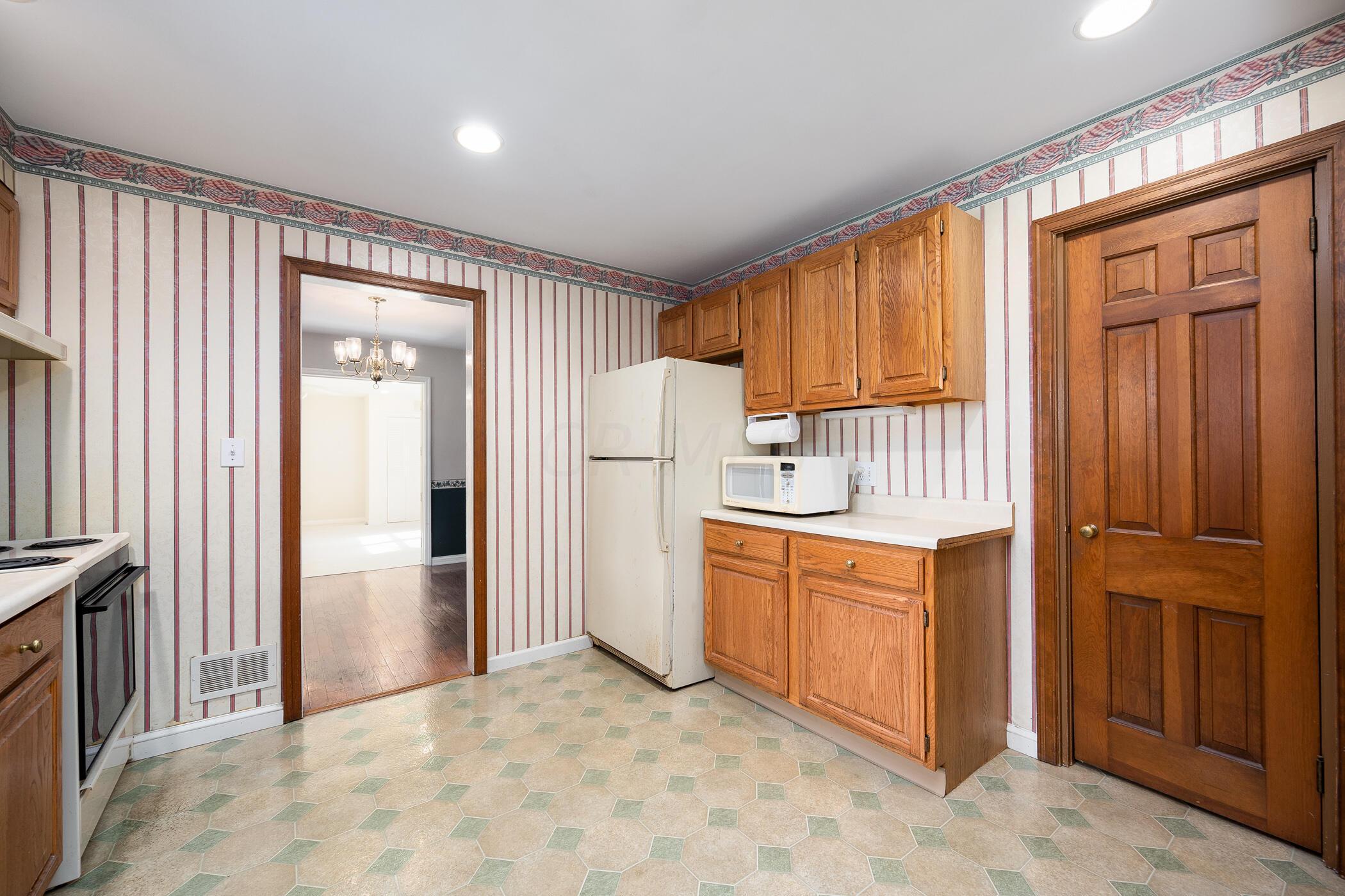 1904 Malvern Road Columbus, OH 43221 - Photo 27 of 55 Kitchen