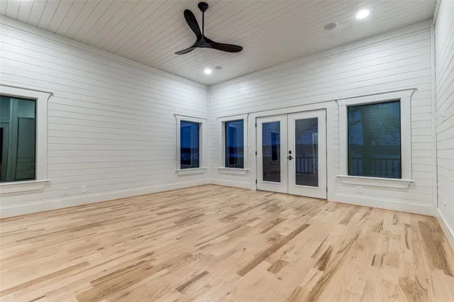 a bathroom with a bathtub and toilet