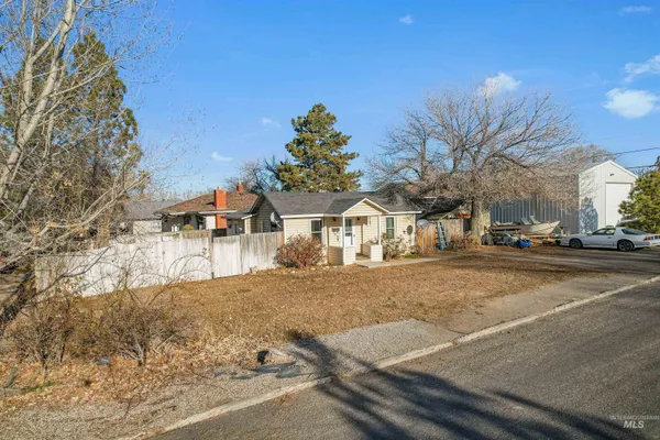 $170,000 | 300 14th Avenue North, Buhl, ID 83316
