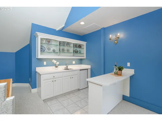 $1,495,000 | 36313 Blueberry Drive, Lebanon, OR 97355