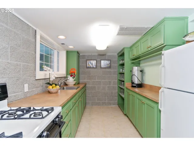 $1,495,000 | 36313 Blueberry Drive, Lebanon, OR 97355