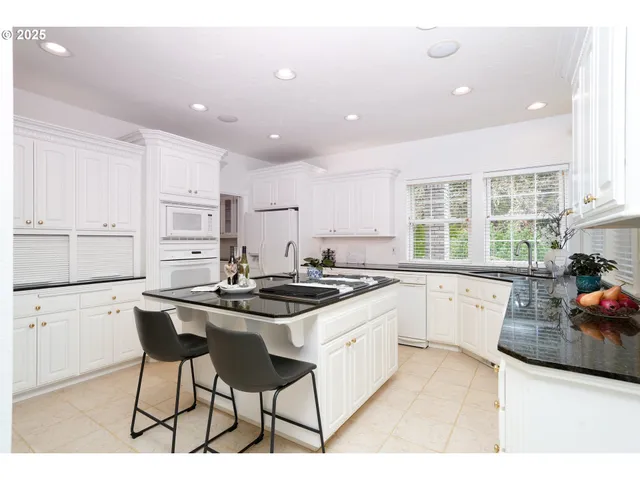 $1,495,000 | 36313 Blueberry Drive, Lebanon, OR 97355