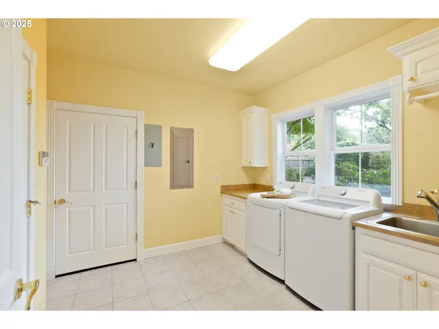 $1,495,000 | 36313 Blueberry Drive, Lebanon, OR 97355