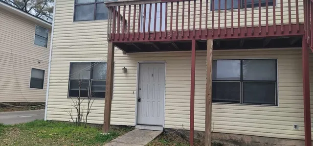 $975 | 306 White Drive, Unit A1, Tallahassee, FL 32304