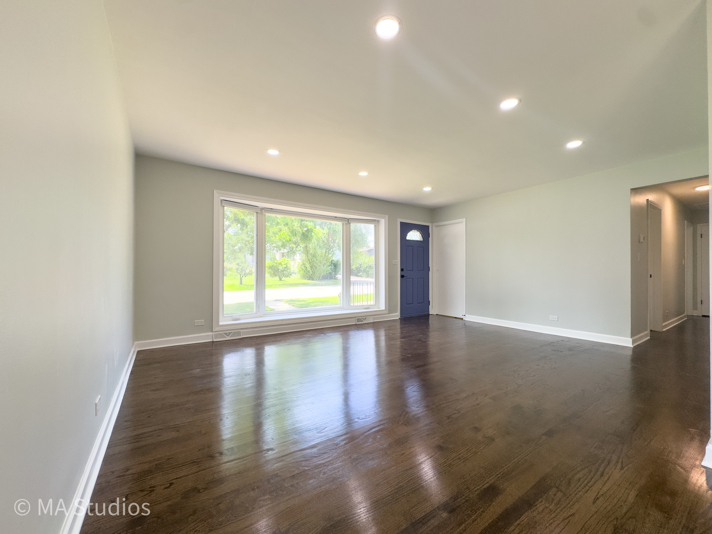 4256 Golf Road Skokie, IL 60076 - Photo 8 of 60 Gallery Image 8