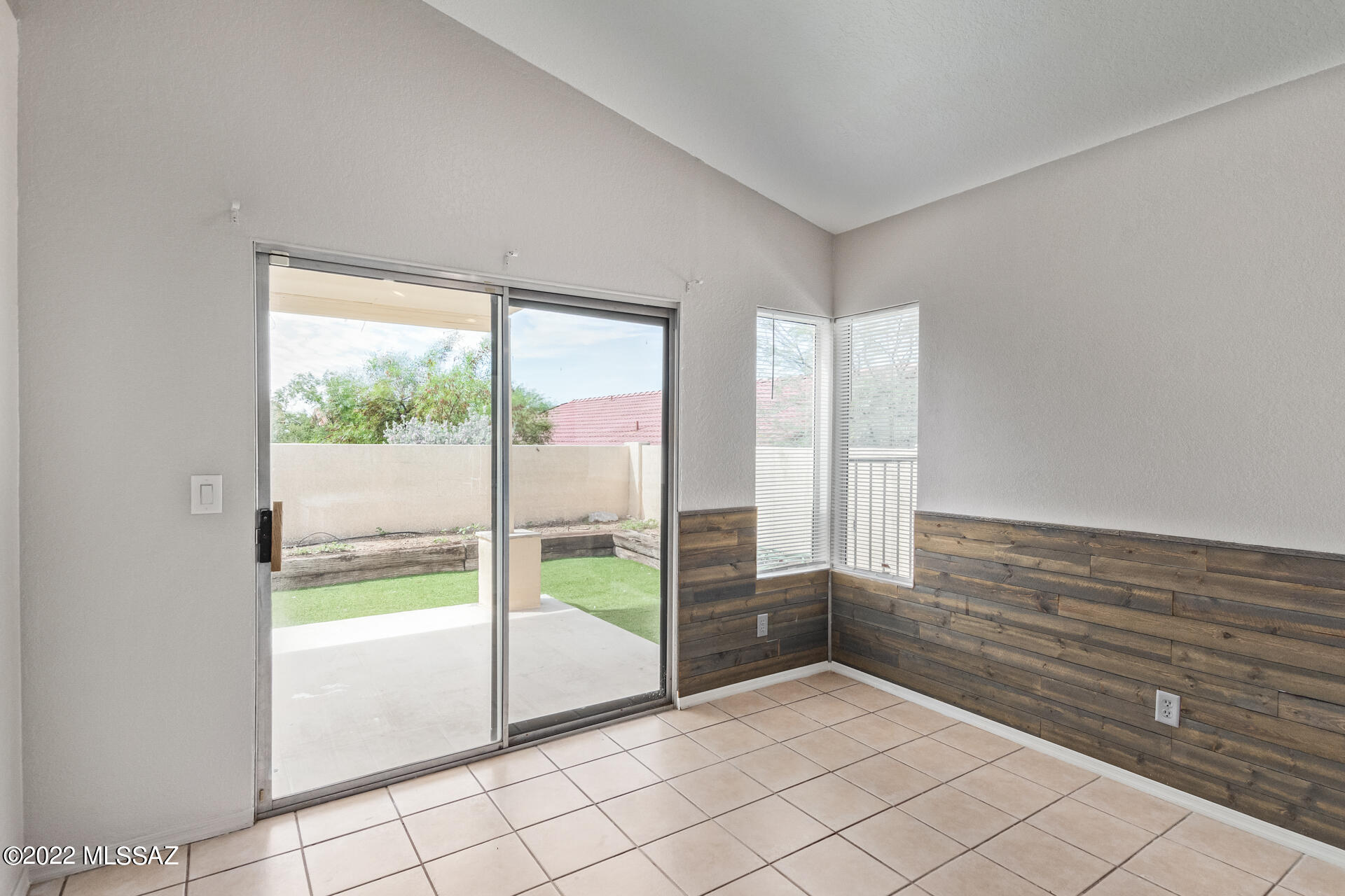 4697 West Weathervane Street Tucson, AZ 85741 - Photo 13 of 25 a view of an empty room and window