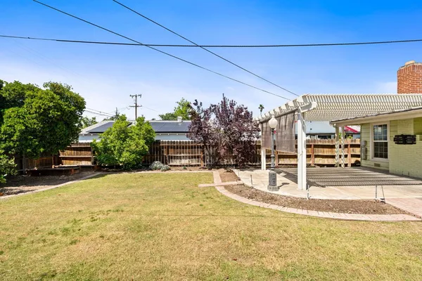 $399,900 | 1633 North Thorne Avenue, Fresno, CA 93704