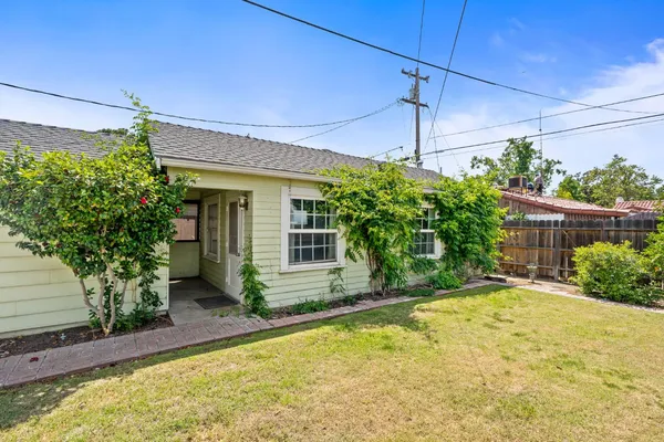 $399,900 | 1633 North Thorne Avenue, Fresno, CA 93704