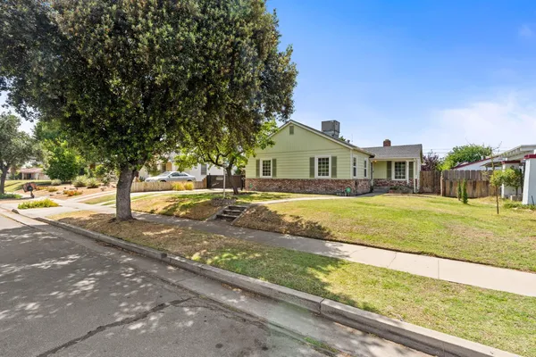 $399,900 | 1633 North Thorne Avenue, Fresno, CA 93704