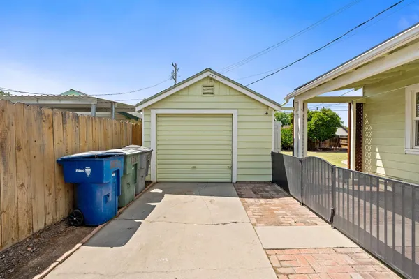 $399,900 | 1633 North Thorne Avenue, Fresno, CA 93704