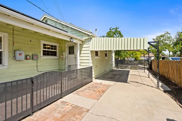 $399,900 | 1633 North Thorne Avenue, Fresno, CA 93704