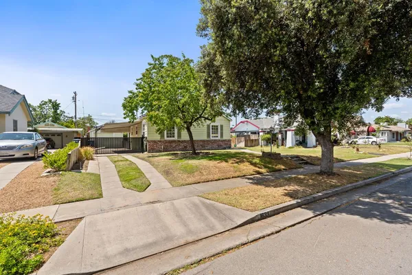 $399,900 | 1633 North Thorne Avenue, Fresno, CA 93704