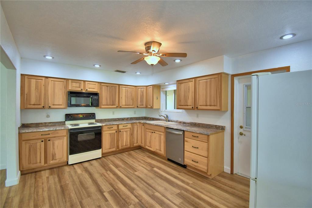 1380 Lucerne Loop Road Northeast Winter Haven, FL 33881 - Photo 15 of 68 Gallery Image 15