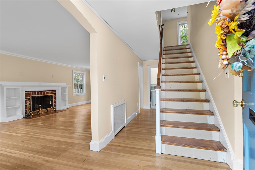 12 Vinewood Road Milton, MA 02186 - Photo 3 of 39