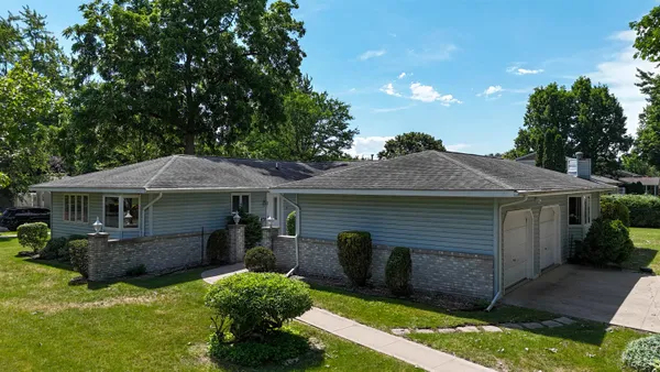 $230,000 | 1428 East Broadway Street, Mount Pleasant, MI 48858