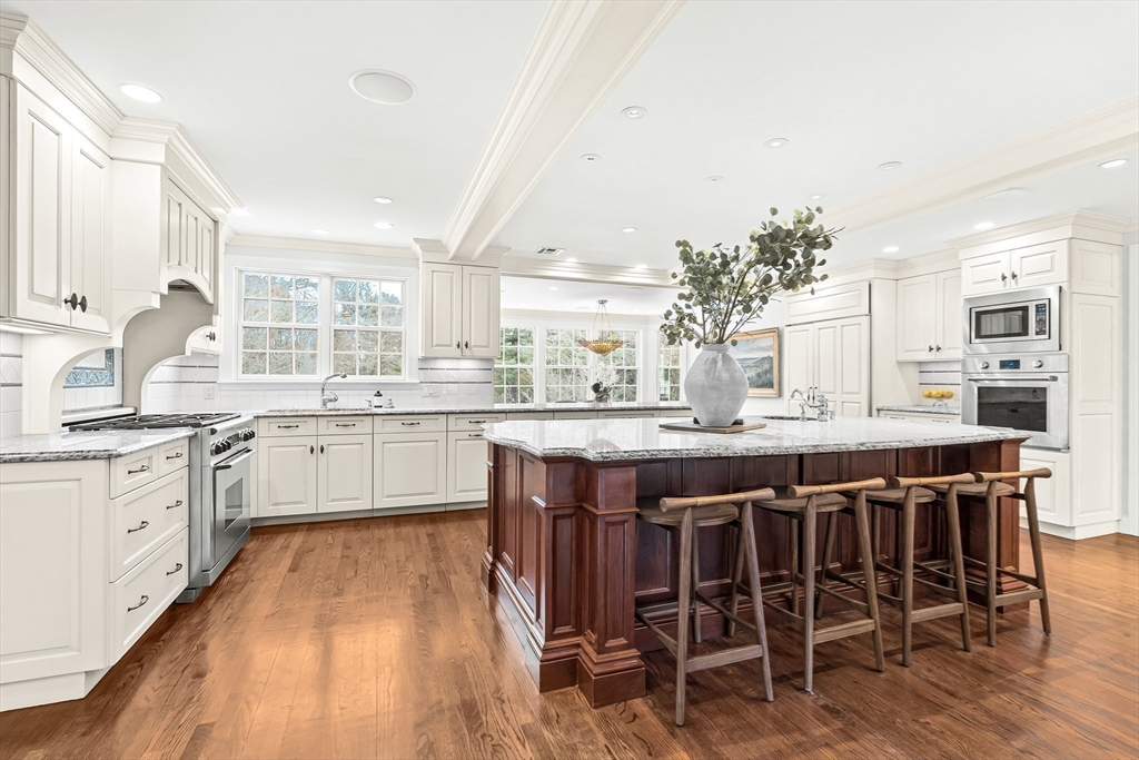 65 Woodcliff Road Wellesley, MA 02481 - Photo 7 of 40