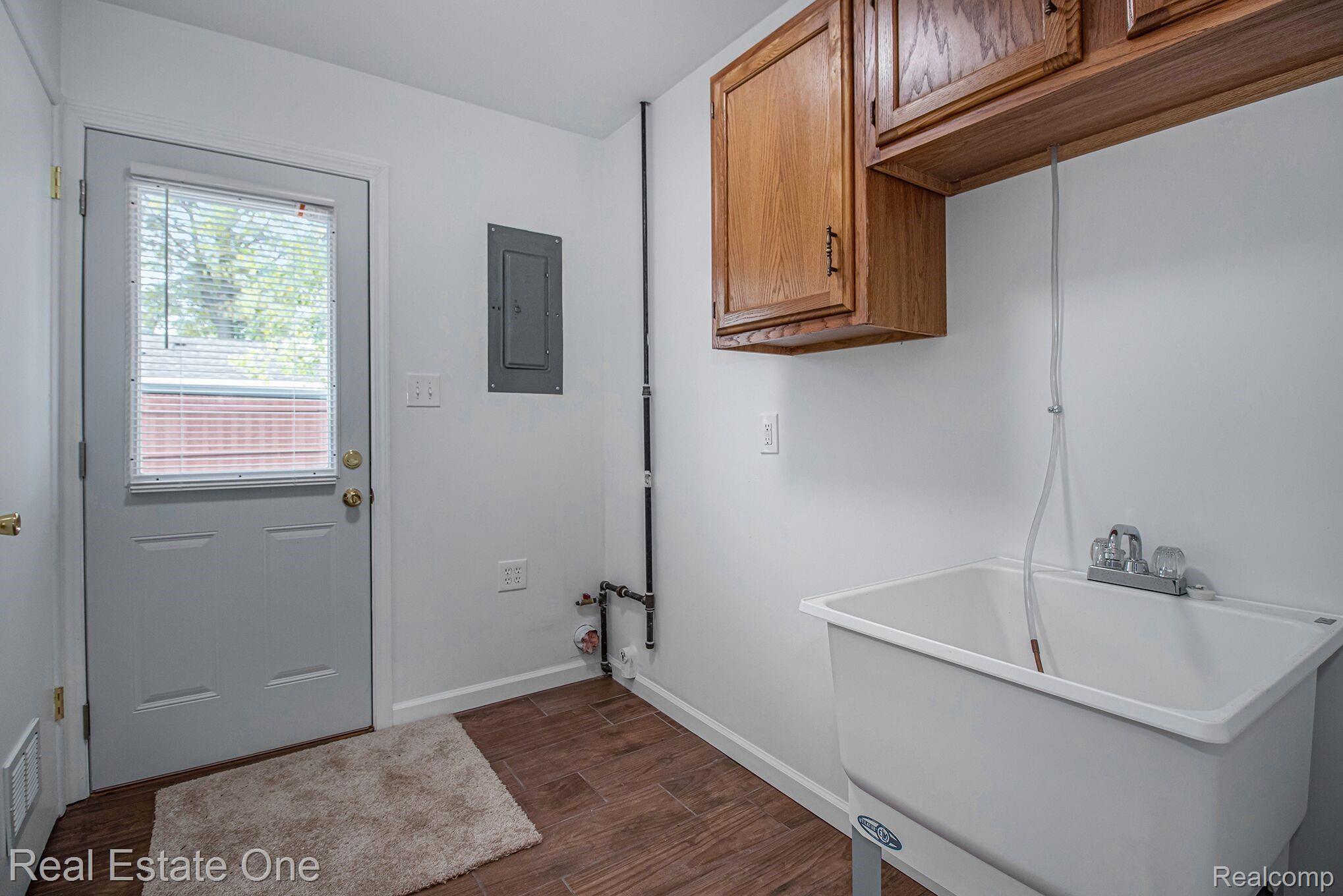 27301 Sibley Road Romulus, MI 48174 - Photo 19 of 33 18.jpeg