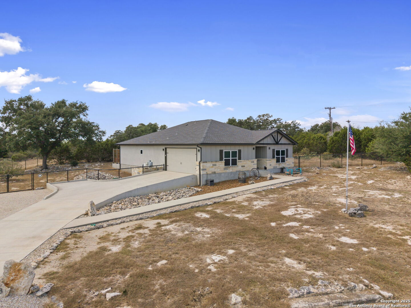 118 Red Tail Cove Spring Branch, TX 78070 - Photo 5 of 41