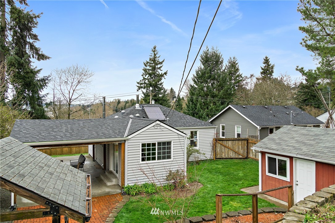 466 Grandey Way Northeast Renton, WA 98056 - Photo 21 of 21 a view of a yard in front of house