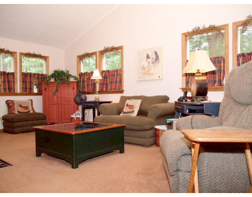 1073 Round Top Road Burrillville, RI 02830 - Photo 4 of 6