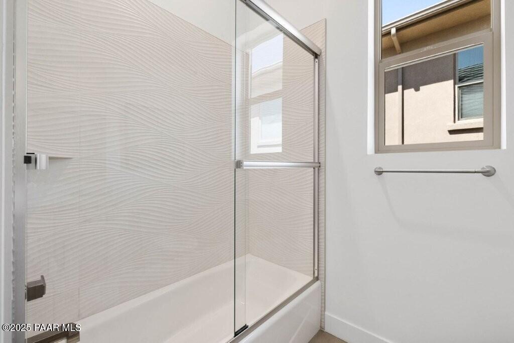 1109 South Lakeview Drive Prescott, AZ 86301 - Photo 39 of 48 a bathroom with a bathtub