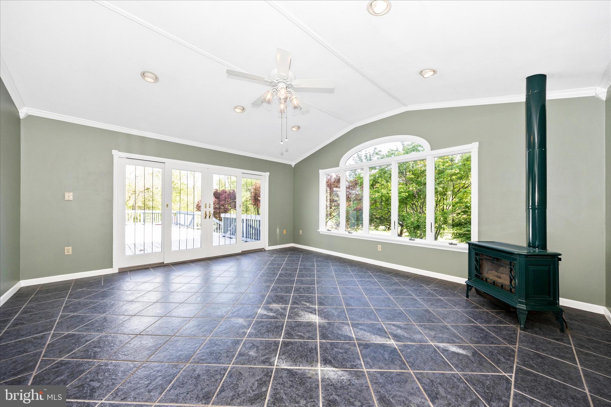 10901 Hopewell Road Hagerstown, MD 21740 - Photo 23 of 65 Sun Room