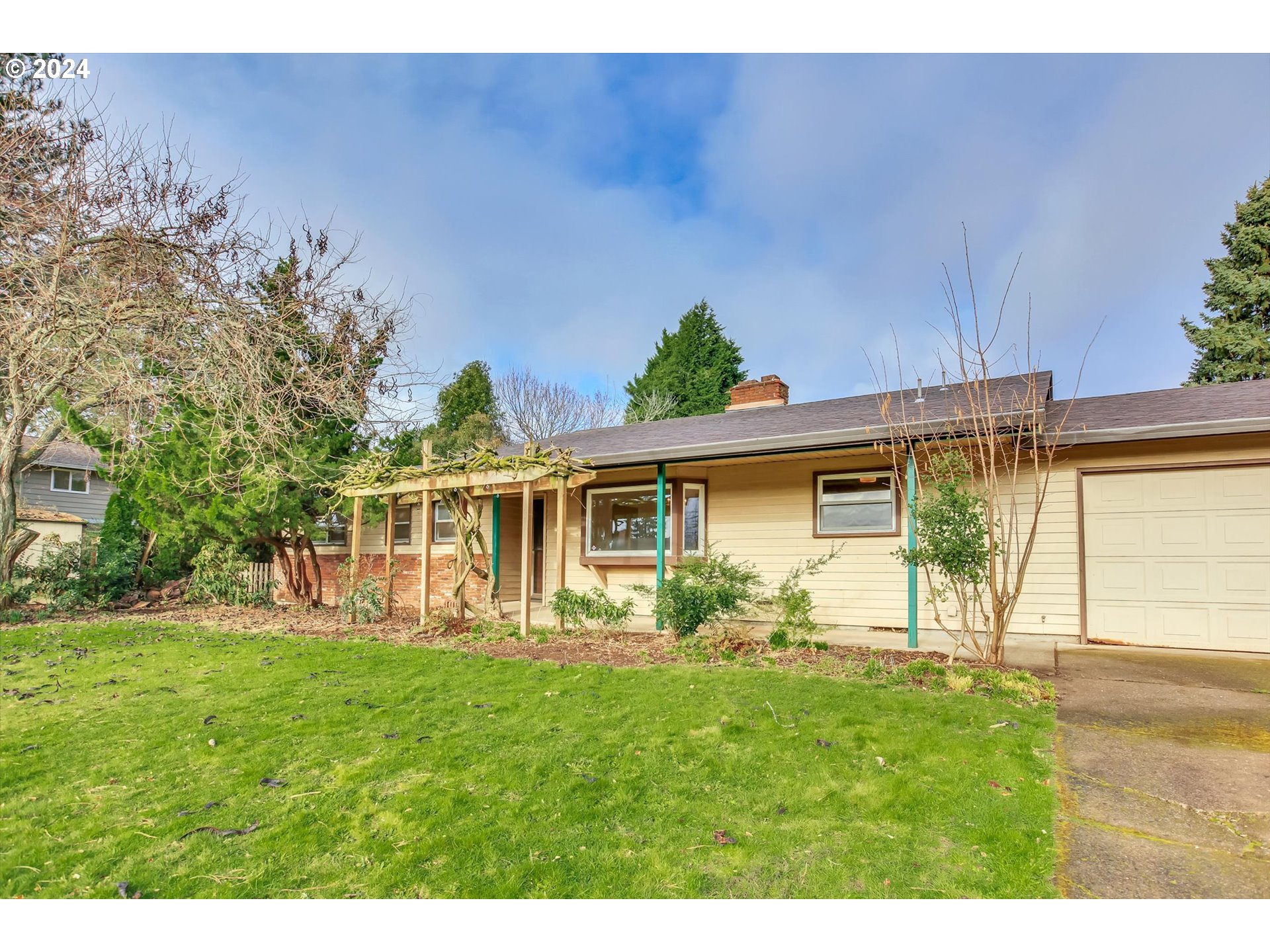 4775 Southeast Robin Road Milwaukie, OR 97267 - Photo 3 of 30 Gallery Image 3