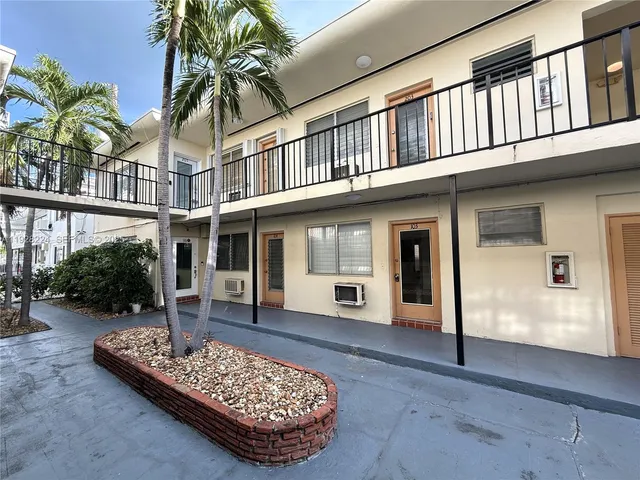 $1,800 | 6885 Byron Avenue, Unit 103, Miami Beach, FL 33141