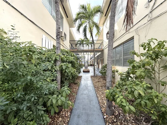 $1,800 | 6885 Byron Avenue, Unit 103, Miami Beach, FL 33141