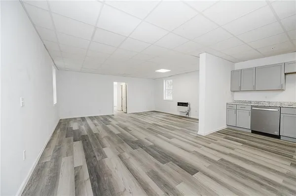 a view of empty room with windows and ceiling fan
