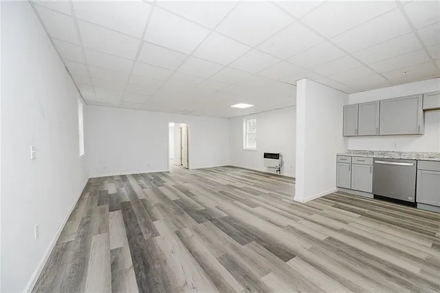 a view of empty room with windows and ceiling fan