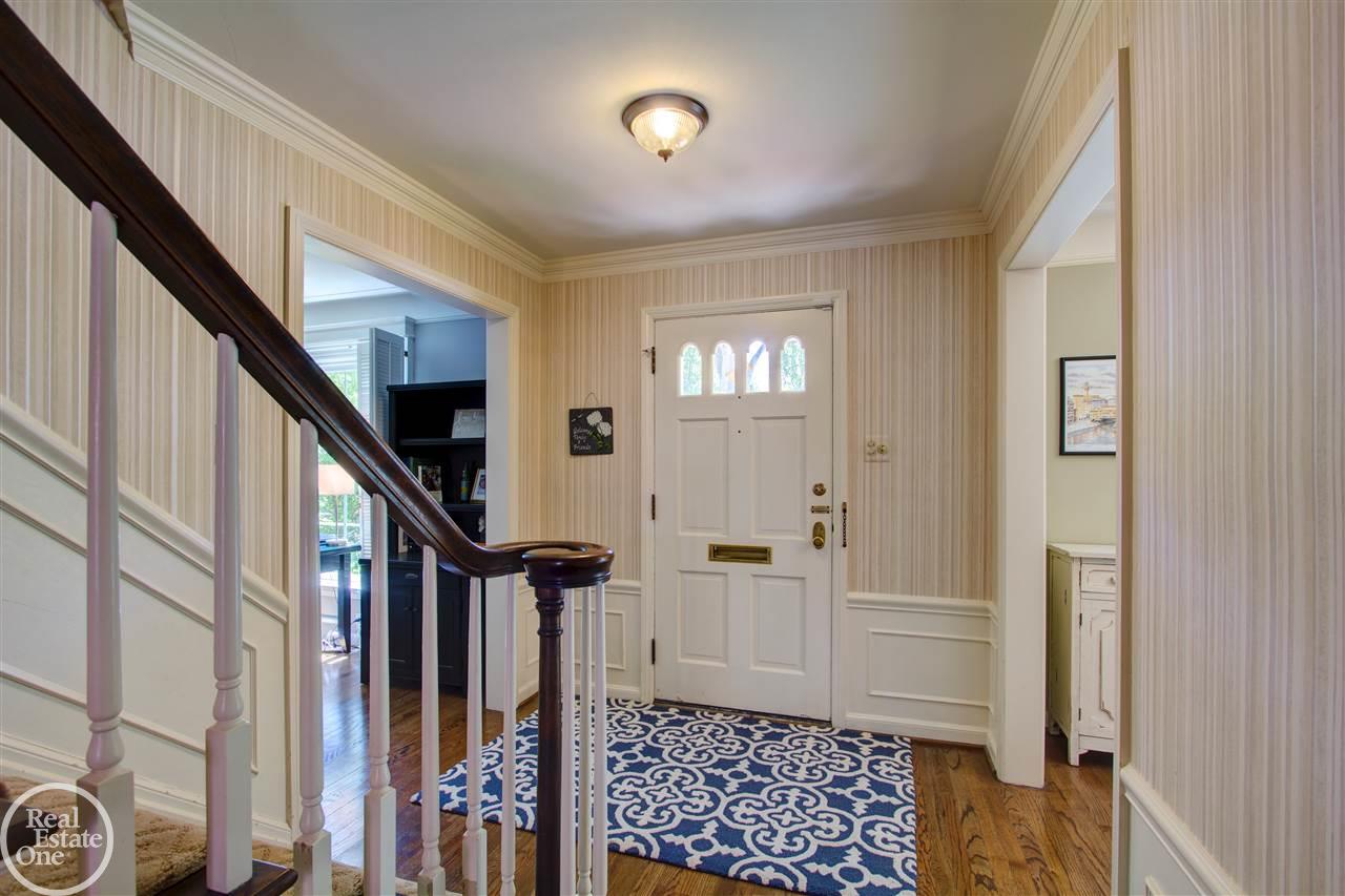 1130 South Oxford Road Grosse Pointe Woods, MI 48236 - Photo 3 of 48